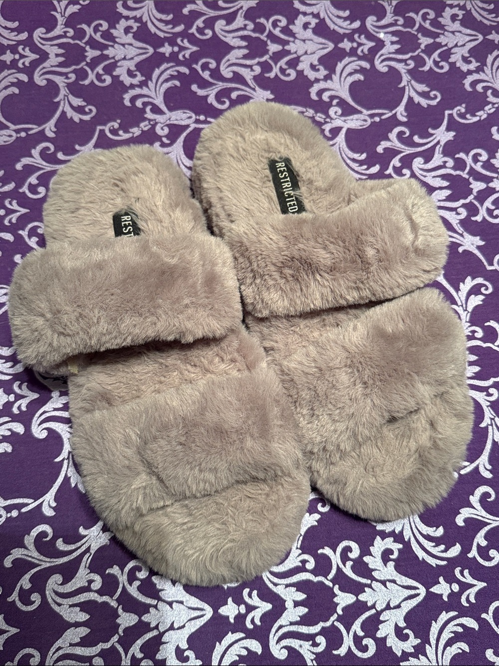 👠 Restricted Plush Slide Slippers in Taupe Faux Fur